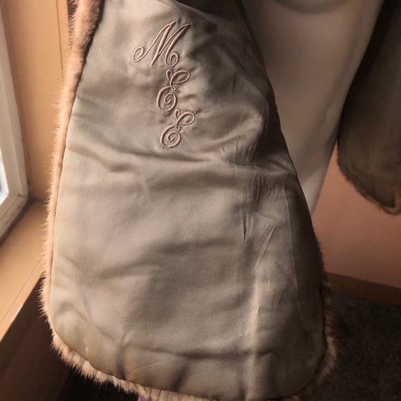 Vintage Mink Fur cape w/pockets & pop up collar - Picture 8 of 9